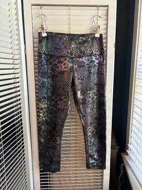 CVG Iridescent Snake-Print Active Leggings size S